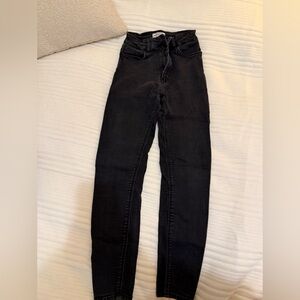 Zara Stretchy jeans is size 2